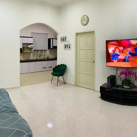 Nurul Amin Guest House Pantai Cahaya Bulan コタバル エクステリア 写真