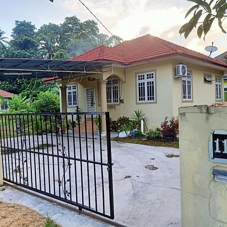 Nurul Amin Guest House Pantai Cahaya Bulan コタバル エクステリア 写真