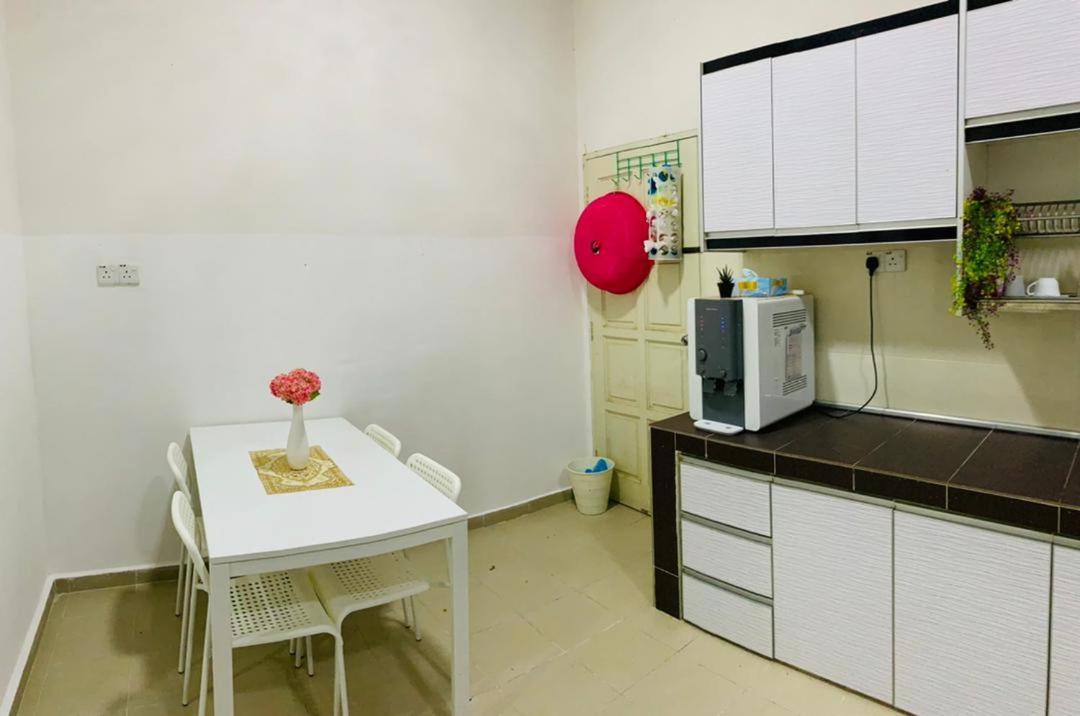 Nurul Amin Guest House Pantai Cahaya Bulan コタバル エクステリア 写真