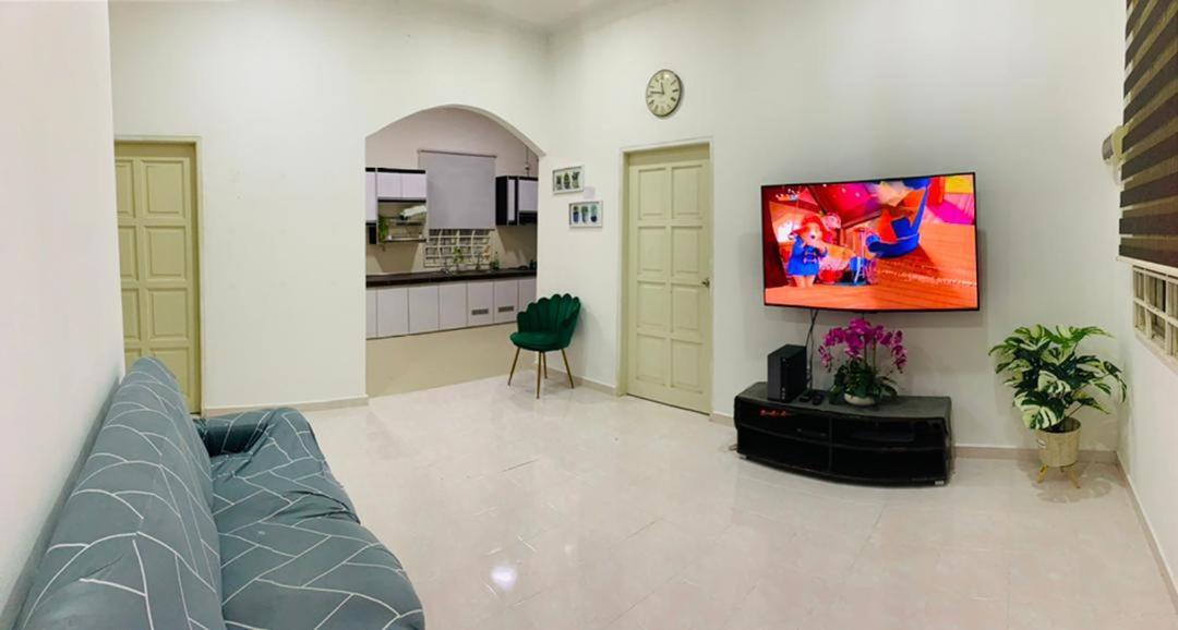 Nurul Amin Guest House Pantai Cahaya Bulan コタバル エクステリア 写真